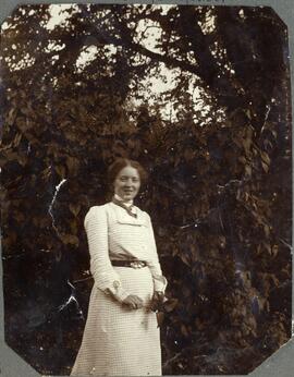Fotografi 18_0028: Jag tycker moster Frida går så ensam i skogen sade lill Gunnar